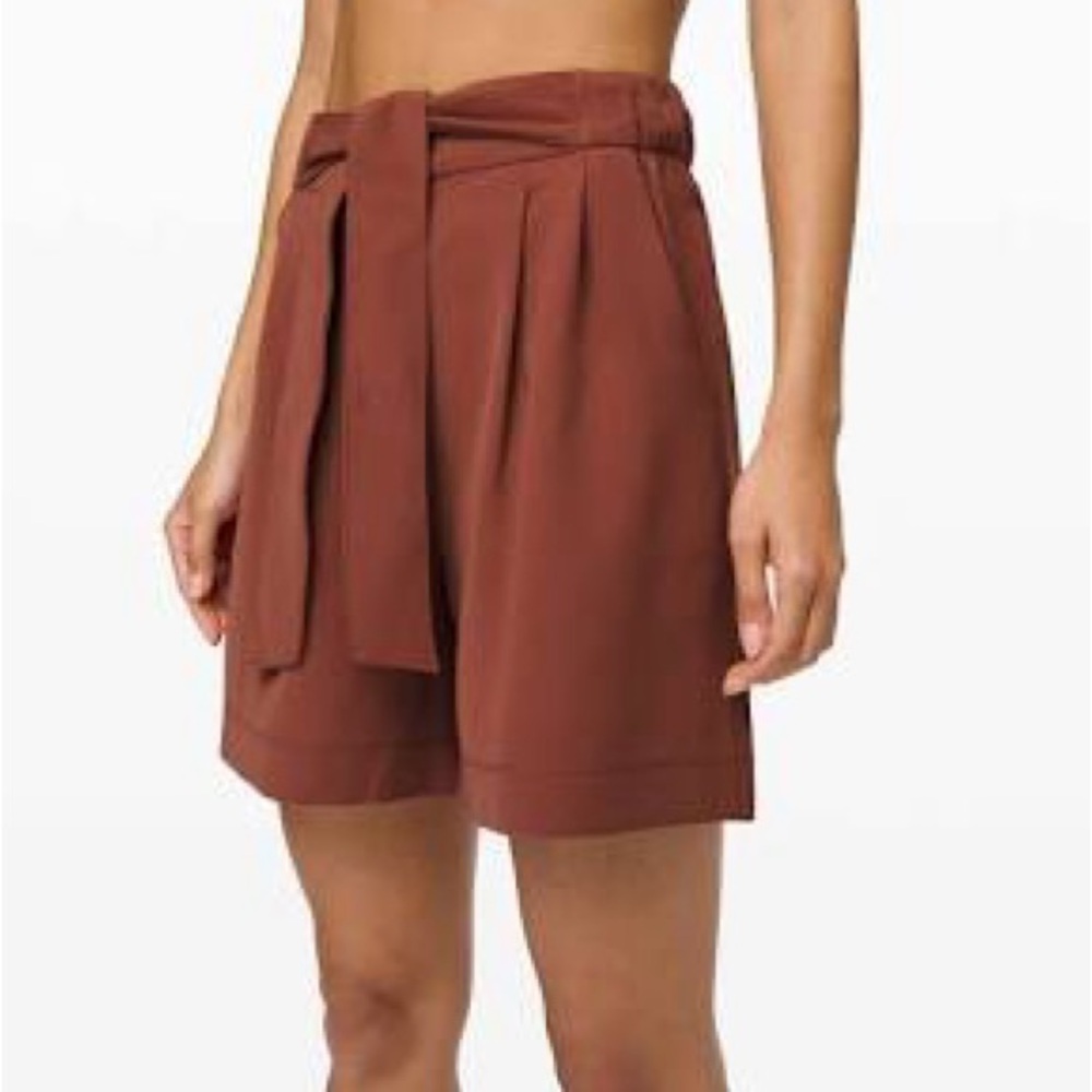 NWT Lululemon Noir Short 6